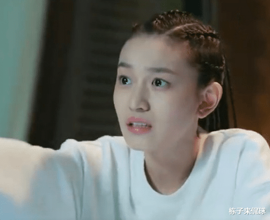 「黄景瑜」黄景瑜剧中妹妹一直是脏辫造型，当她拉直长发后，网友开始心动了