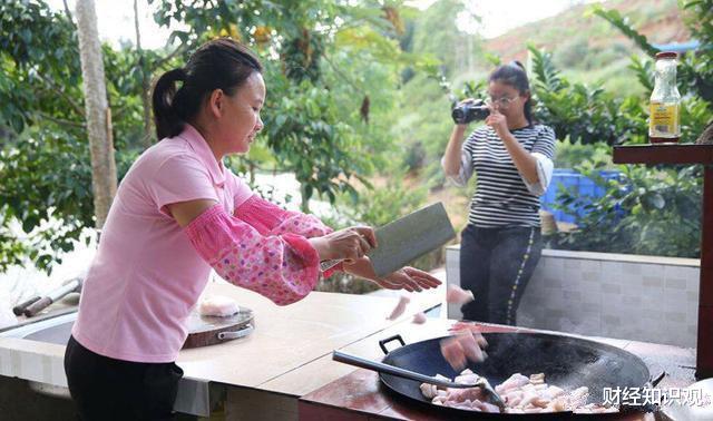 #自媒体#马云预言：未来最好的发展机会在农村，这几个机遇要把握住