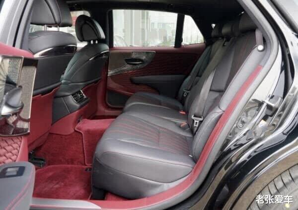 『雷克萨斯LS』丰田最骄傲的车，车重2.3吨5秒破百，可惜上市连跌12万，仍没人识