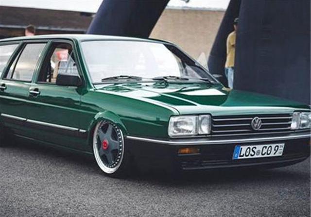 科沃兹▲当年桑塔纳刚引入国内,德国大众建议售价8w,为何涨到18w天价?