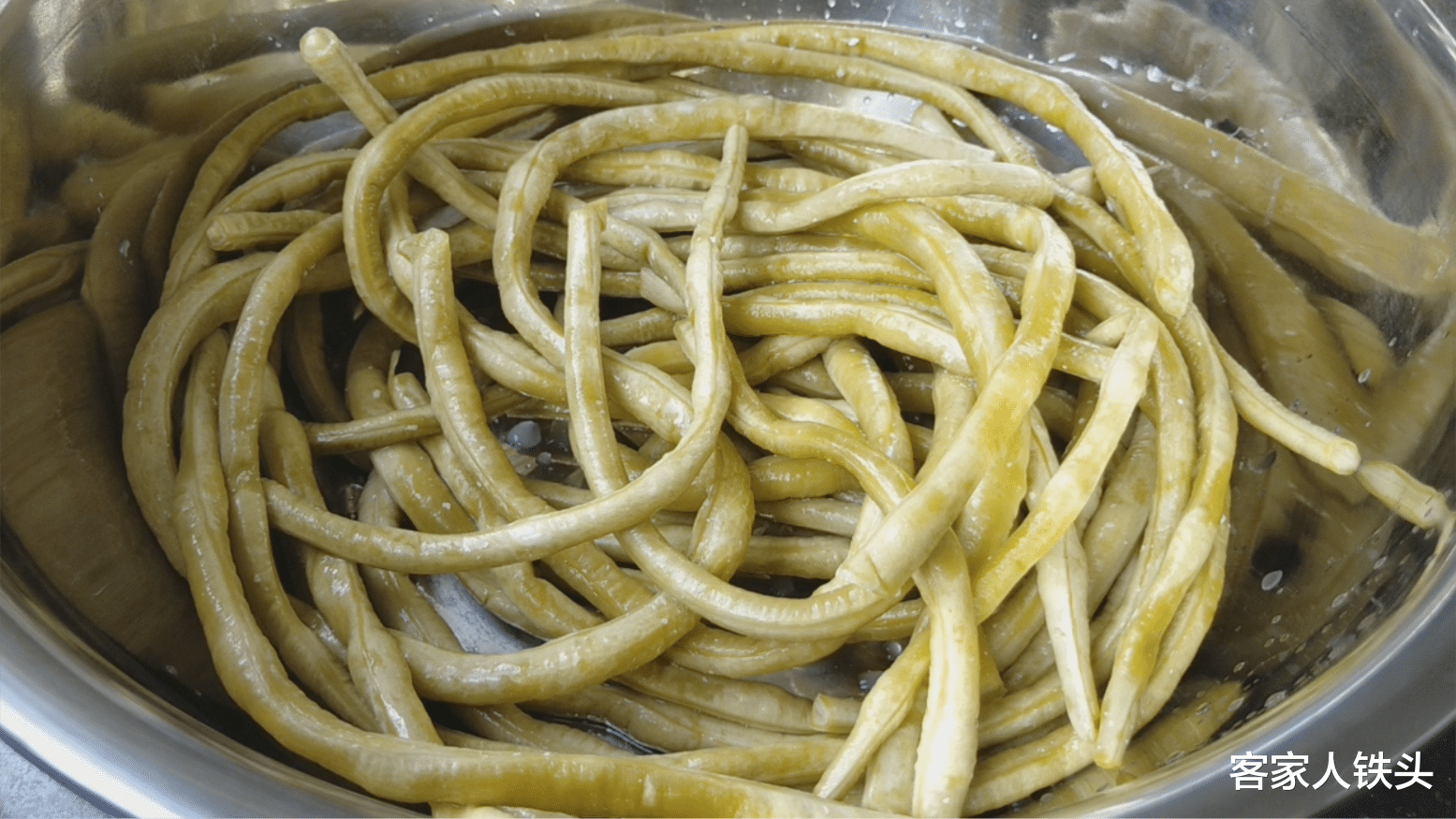 「」客家古法腌酸豆角，掌握好这一步，酸脆爽口，一次做6斤放1年不坏