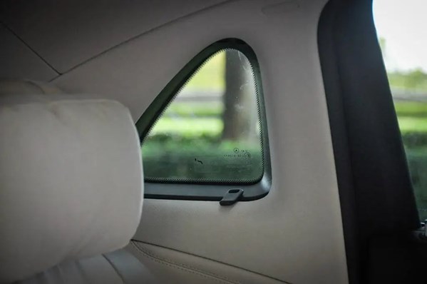 老司机：汽车三角窗是干啥用的？老司机：知道还可以省钱！