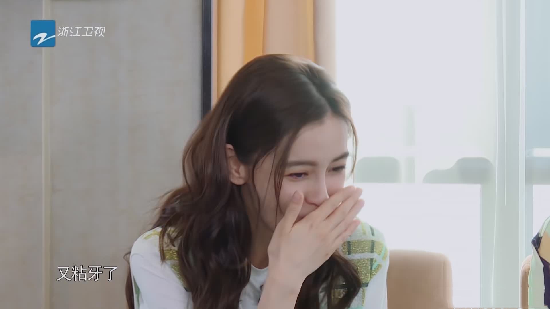 奔跑吧兄弟|为何baby只在跑男上口红粘牙，化妆师终于说出原因：这谁敢信？