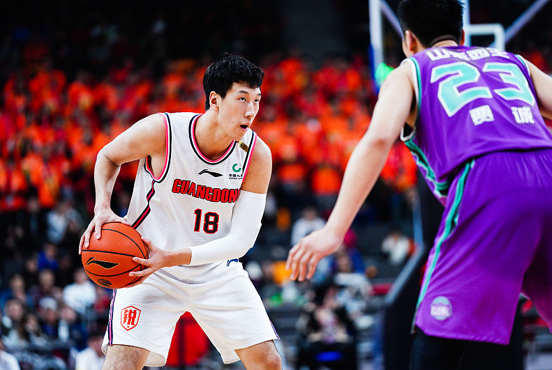 旧伤▲广东宏远队有了坏消息,锋线小将旧伤复发,杜锋会让他上场吗?