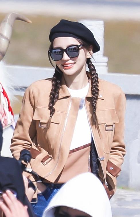 Angelababy|baby带儿子见“异性好友”，合照亲密，注意黄晓明发了啥？懒得装了