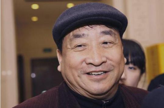 贾玲|贾玲和姜昆的关系搞清楚了，长得真的很像，被骗了好多年