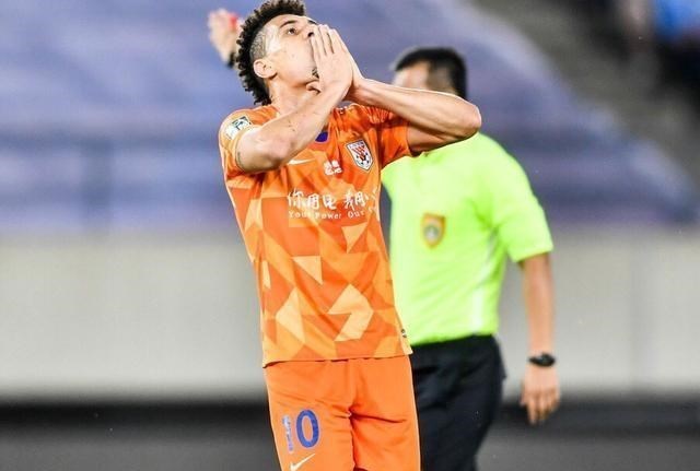 山东鲁能|山东鲁能取胜不容易,新10号让人感动,蒿俊闵场边抢镜