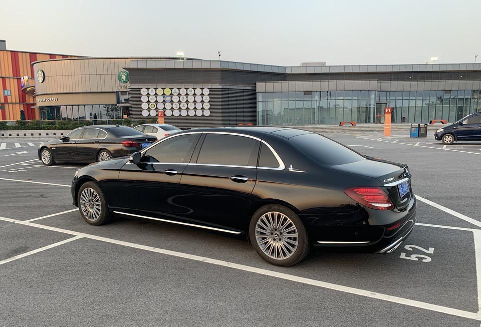 #奔驰E级#470799入手奔驰E300L值不值？它比宝马5系好吗？看完就明白了
