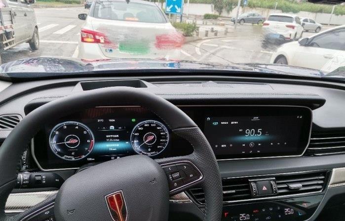 [大众汽车]不选大众探岳，24万买辆红旗HS5，开了5000公里后车主说了三个字！