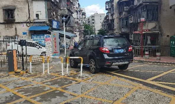 珠海交警|珠海男子喝醉酒开车被深圳司机撞飞！深圳司机因做这事反负全责！