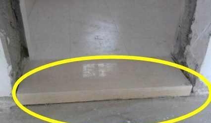 家里门槛石万万不要这样装, 暗喻招惹霉运, 再富裕也会越住越穷!