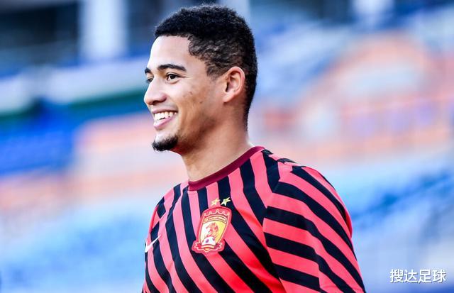 国足|明年有望再迎2归化强援！国足1天收到2大好消息，冲击世界杯有戏