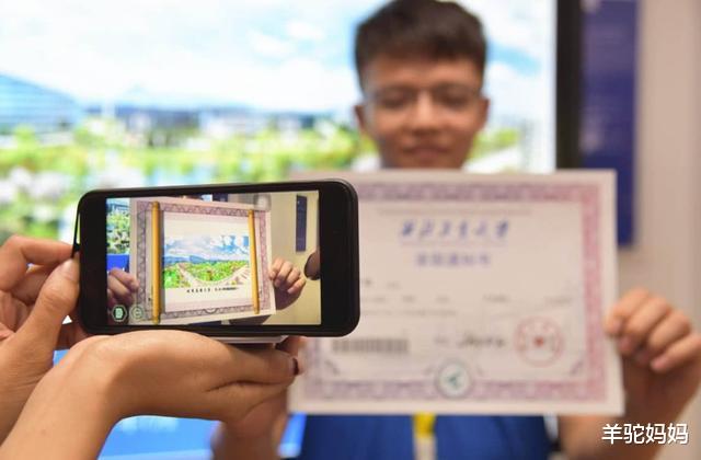 高校|高校开学遇难题,学生被录取后不报到,网友:该取消调剂