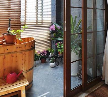 |头次见阳台不装推拉门装这个，看完想回家拆了重装