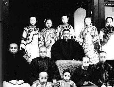 李鸿章■哥哥太穷妹妹太丑,两人干脆说:我们结婚吧!生下一子流传千古