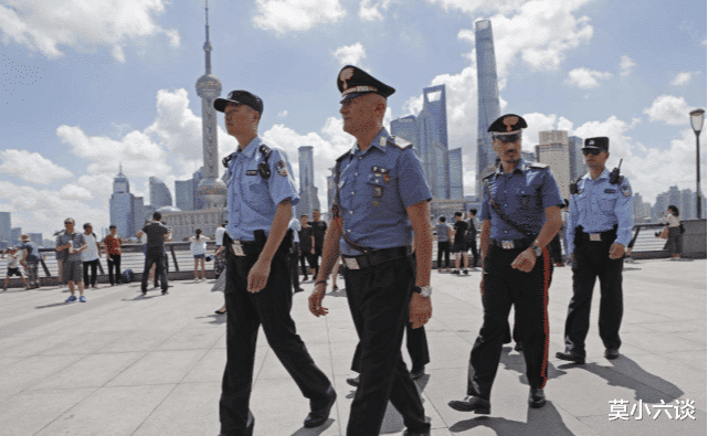 『』当警衔遇到军衔时，谁要服从谁的指挥？原来是这样一回事！