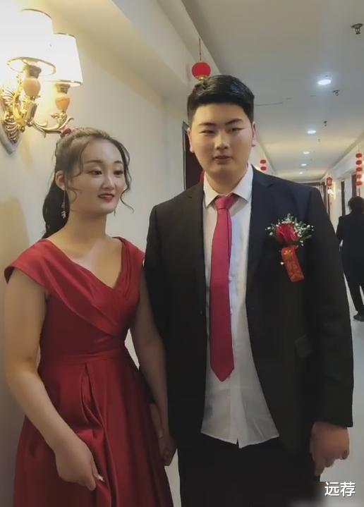 朱之文|大衣哥爆肥女儿被嫌弃？被曝不准参加哥哥婚礼！一人独坐狂吃零食