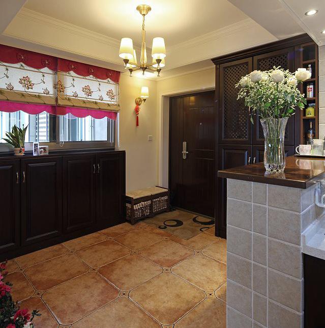 ：头一次见电视墙这么设计，十分的有创意，朋友看了后眼睛都红了！