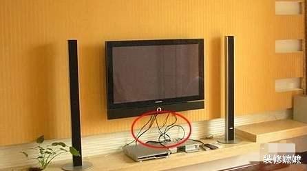 |头次见有钱人这样装修电视墙,墙里面埋根大水管,不得不感叹聪明