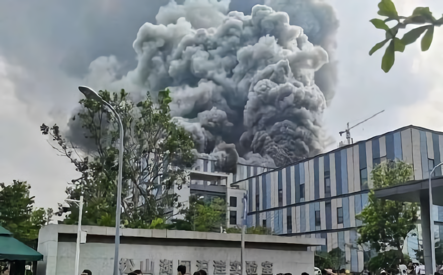 松山湖|多事之秋？华为松山湖实验室突发大火，网友：华为挺住！