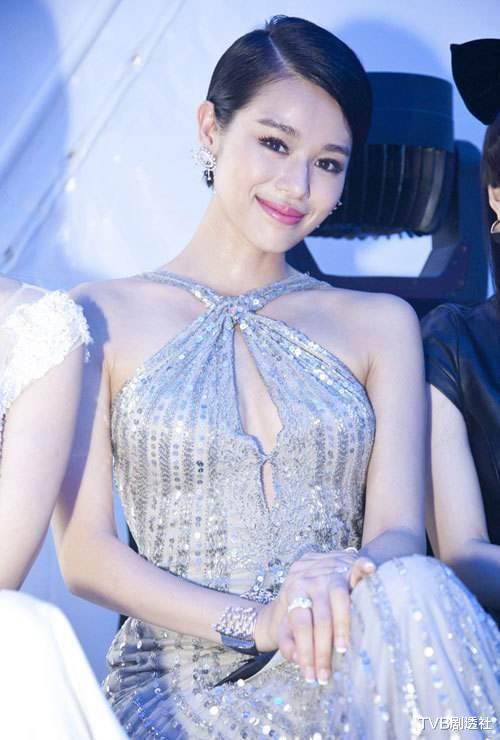 【胡杏儿】前TVB当家花旦歌瘾大发，独自在家中唱起林俊杰的著名单曲