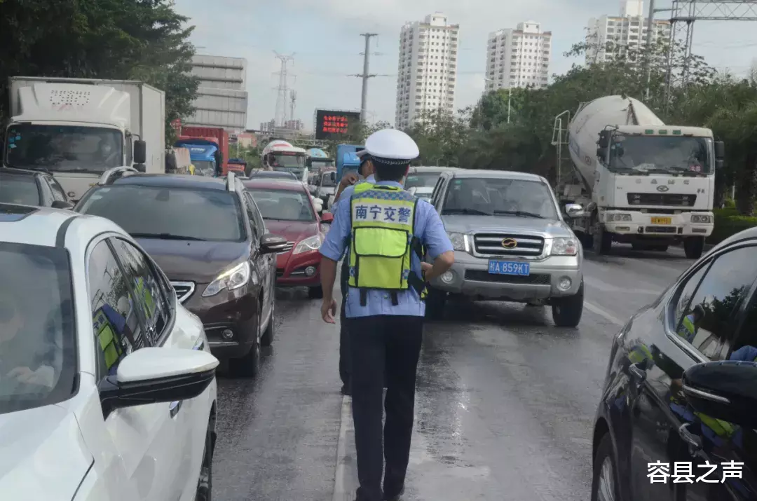 容县之声|广西多辆豪车被拦截查获！车主回答：以为交警不会处罚自己
