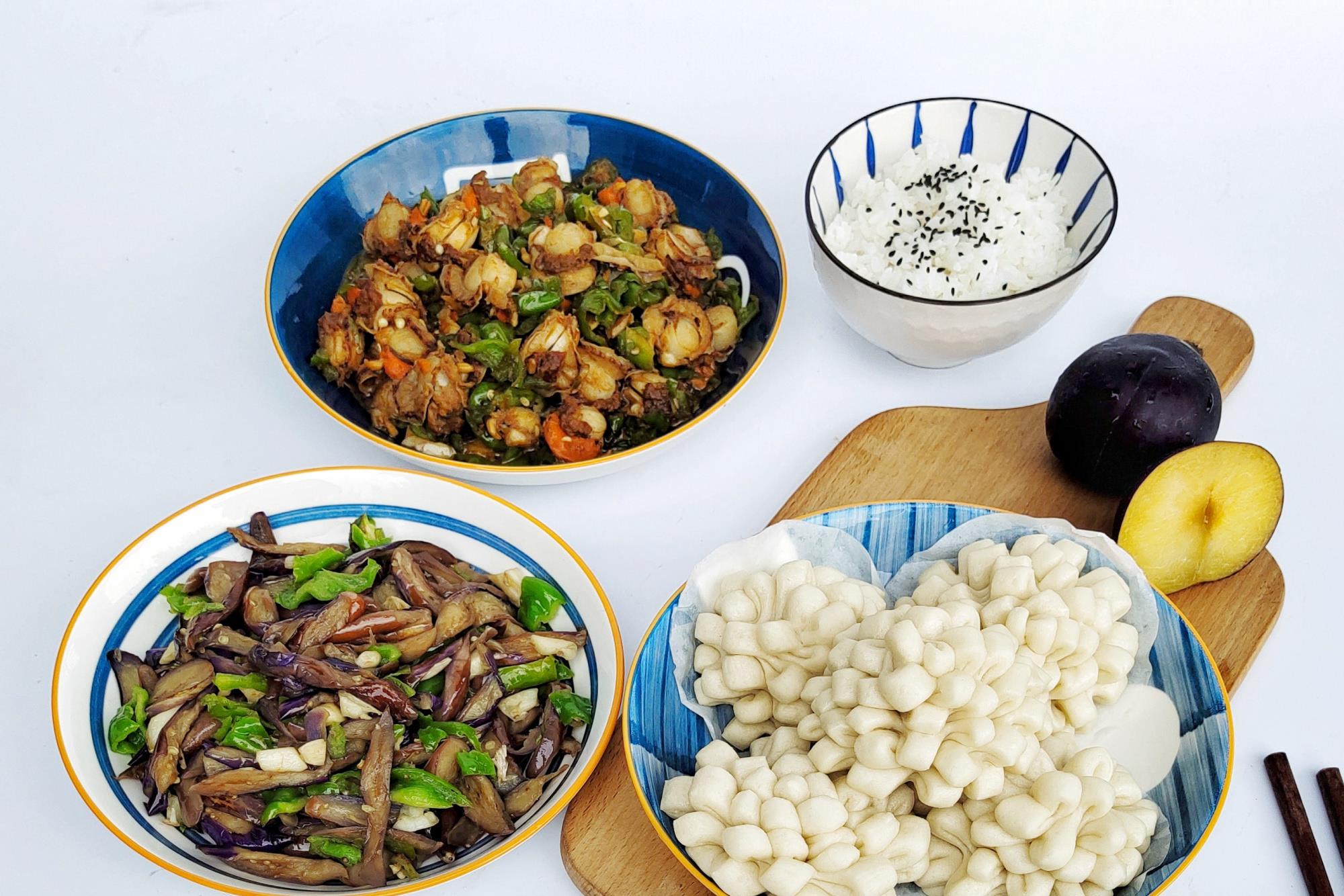 香菜|一家三口的午餐，一荤一素，加2主食，30分钟就做好