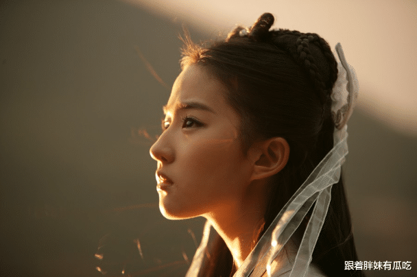 黄晓明：刘亦菲嫌他丑拒绝合作，黄晓明公开抢走主角，如今的他让人高攀不起