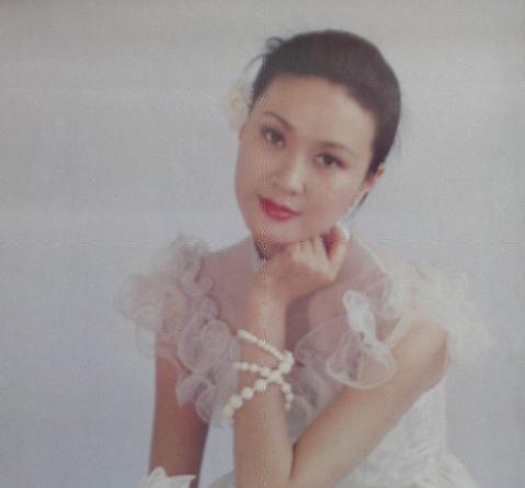 屠洪刚■宁愿与丈夫离婚，也要嫁给小10岁屠洪刚的方舒，如今怎么样了？