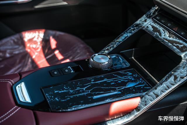 哈弗H6|全新一代哈弗H6到店详评，满满的高级感，还要什么奕泽？