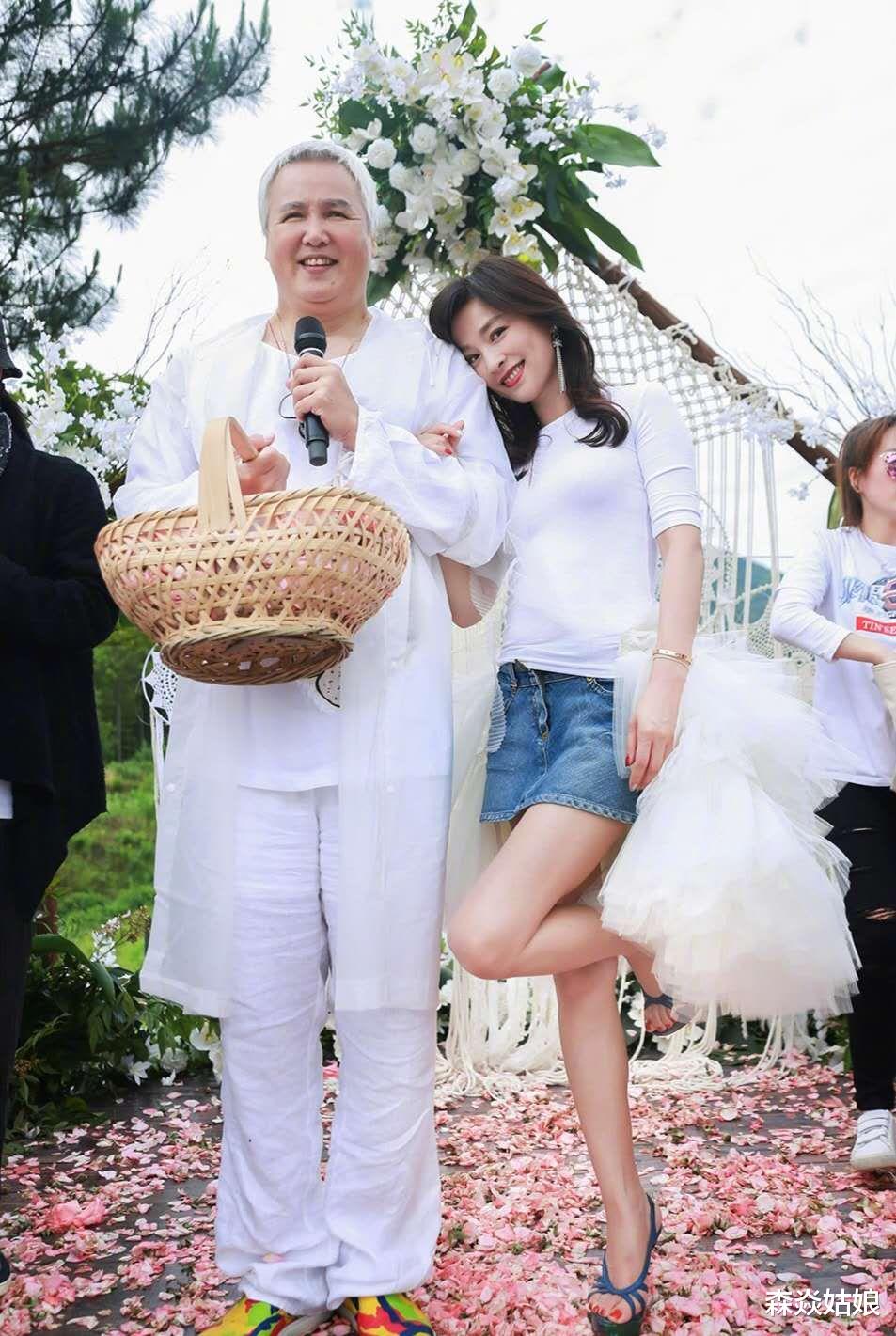 王岳伦▲李湘晒王岳伦近照炫耀自己保养成果，满脸沧桑的王导只大李湘两岁