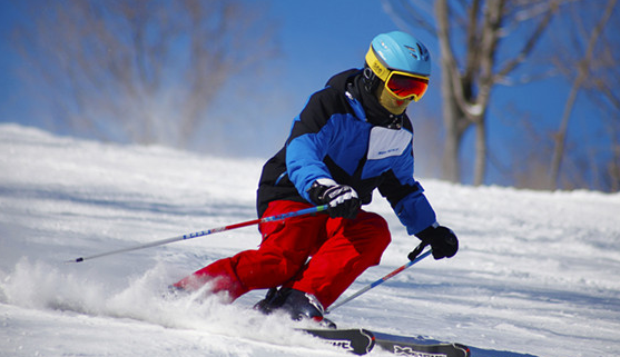 翰林在线 河北某滑雪场一女子突发不适，死于送医途中，系上海国家会计学院副教授