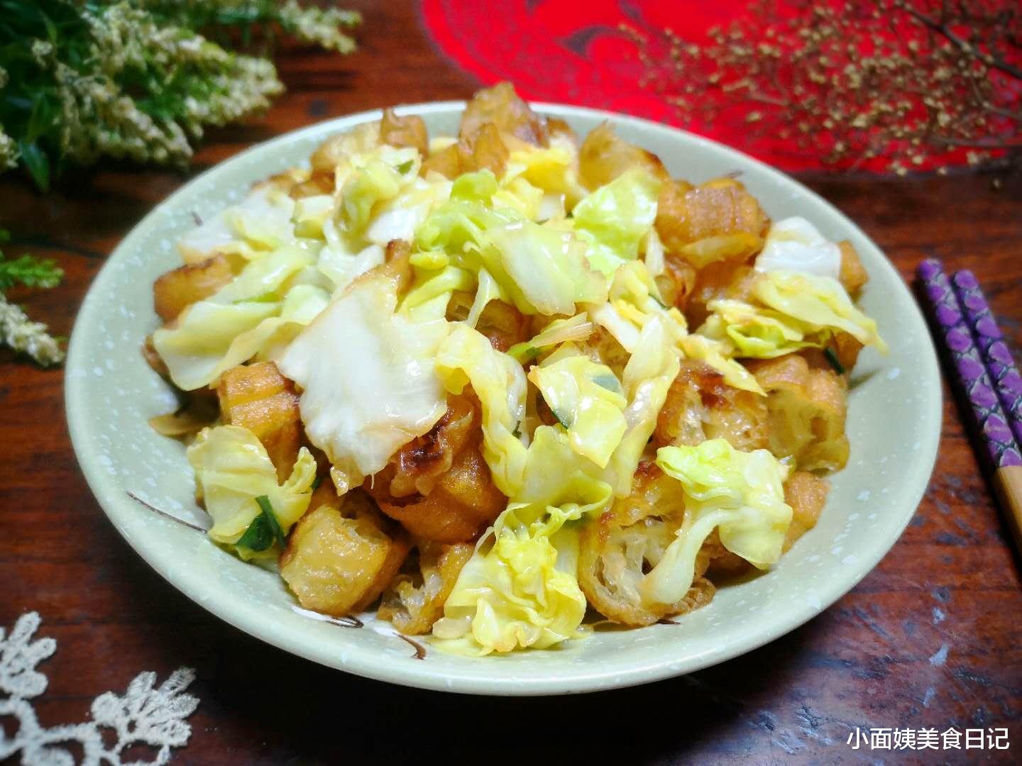 包菜|夏天，不吃肉也要吃它，几毛钱一斤，脆嫩清香，隔三差五吃一次！
