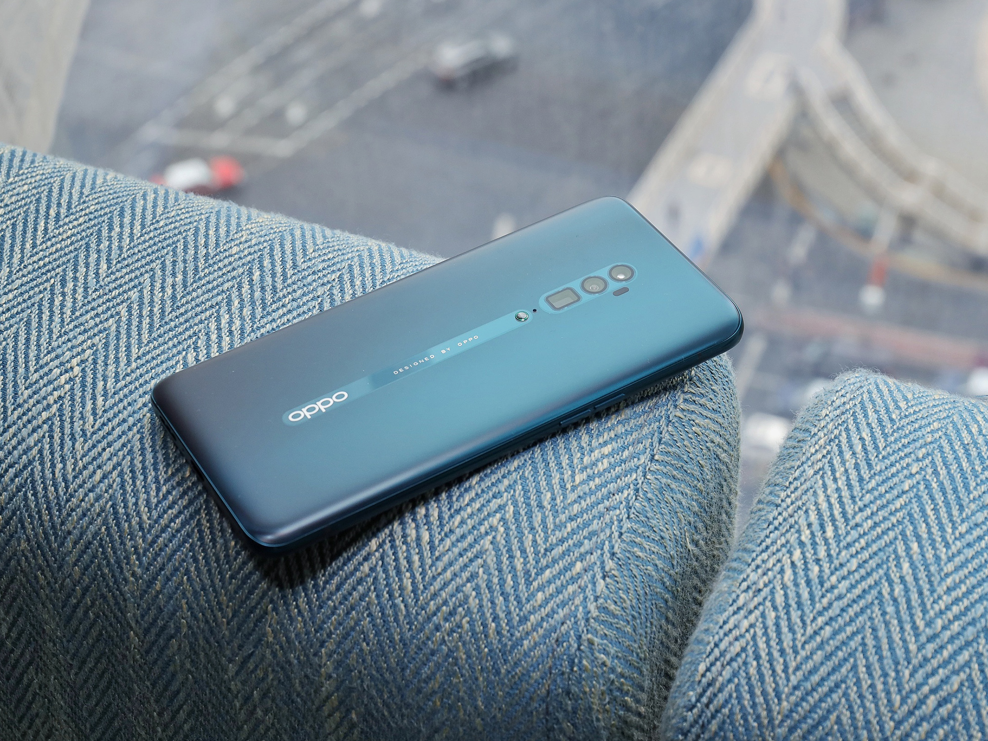 oppo reno@从4799降到2199，十倍变焦、8+256GB旗舰机，已经跳水沦为中端机