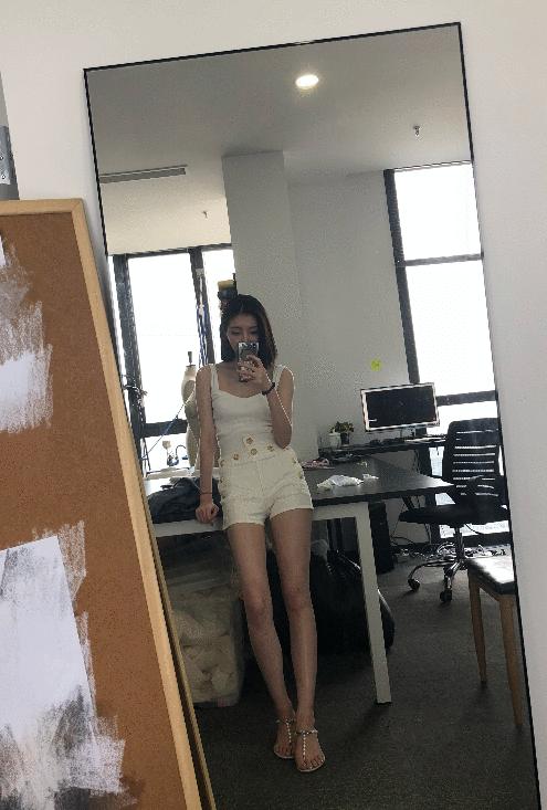 「王思聪」陪王思聪时间最长的女友，身材魔鬼面孔清纯，被赞“出淤泥而不染”