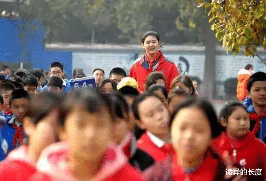 「女篮」姚沁蕾被比下去了，她现在初中身高超2米，跨级比赛称霸全场