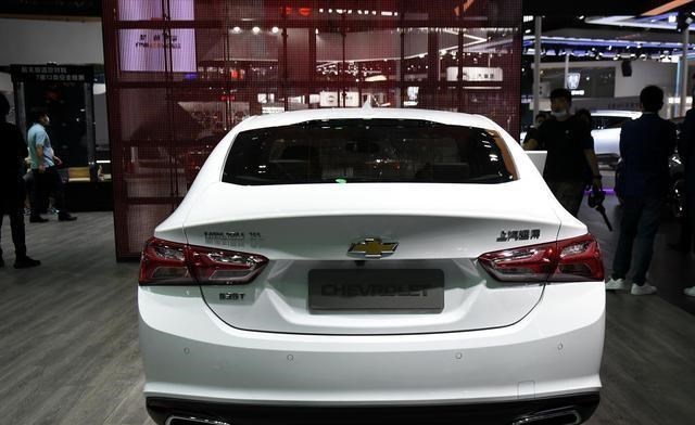 本田雅阁|又一合资中级车“扛不住了”，落地13万，2.0T+9AT，比雅阁还帅气