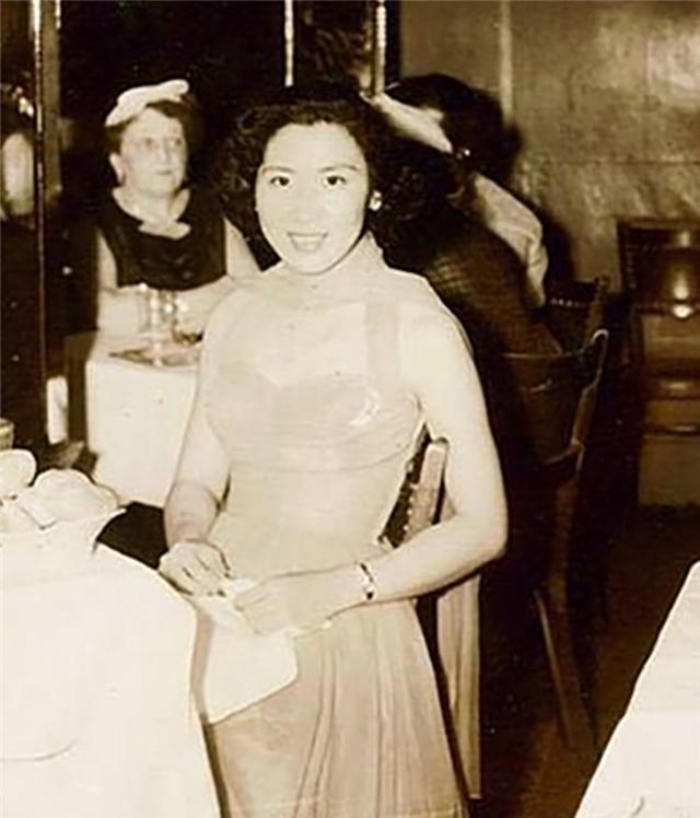 小志的历史观点|17岁嫁42岁丈夫,19岁丈夫牺牲,守寡70多年,晚年住豪宅开豪车