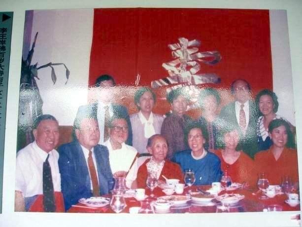 「」中国母亲将13位子女皆培养成博士，却无一人为祖国效力，谁之过