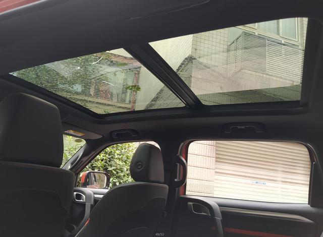 哈弗|实拍哈弗大狗：承载式车身，通过性却很高，内饰科幻