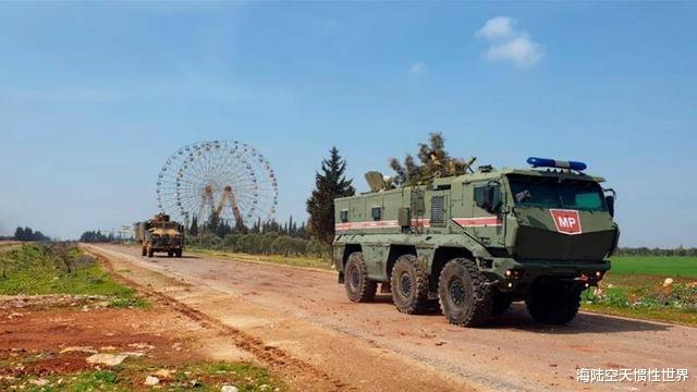 『土耳其』吃够了俄军轰炸后，土耳其迅速展开还击，调集24门复仇者导弹进驻