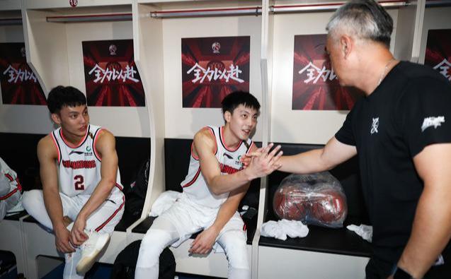 徐杰|暖心担当！半决赛徐杰一举动广受各界好评，朱芳雨这次挖到宝了？