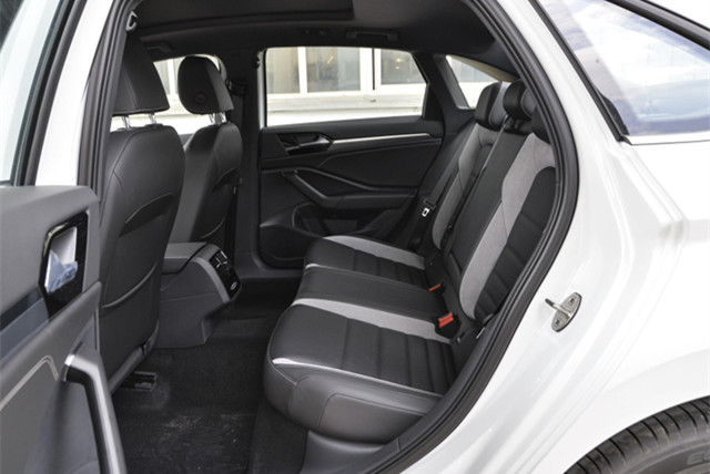 「大众速腾」大众又成功了，从12.98万下探到9.89万，30天狂甩27028辆