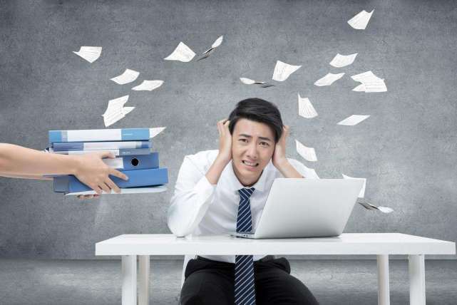 |老板设陷阱把我辞退,一个月后老板发来短信,我笑出声来