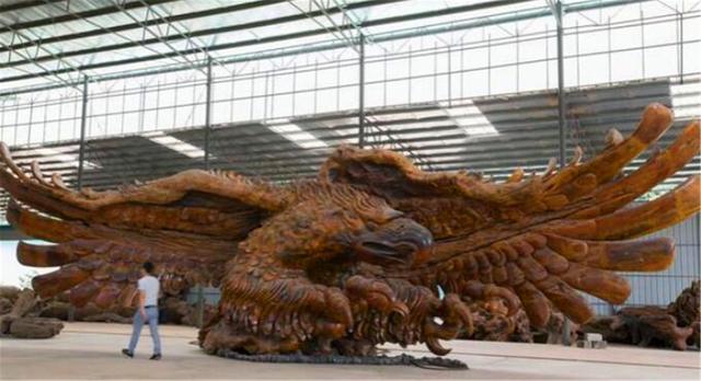 晓君侃史|男子造根雕500罗汉，富豪开价100万后又反悔，现今烂在仓库长出蘑菇