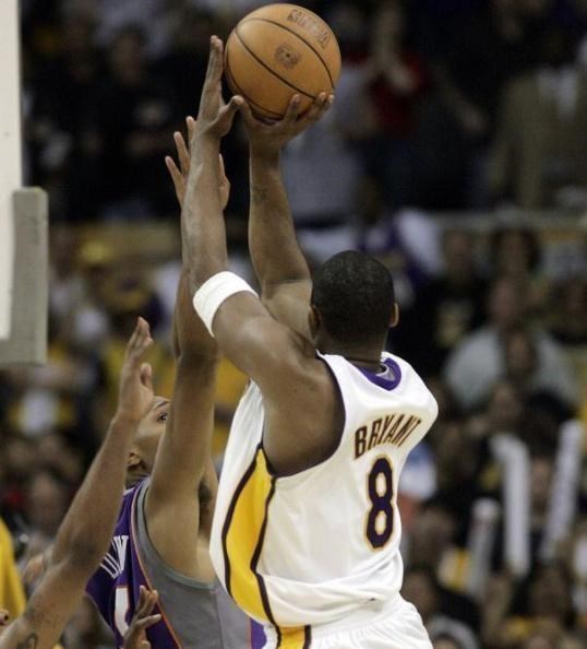 湖人队|湖人21世纪季后赛5大绝杀！浓眉哥2.1秒压哨仅排第5，第1堪称神迹