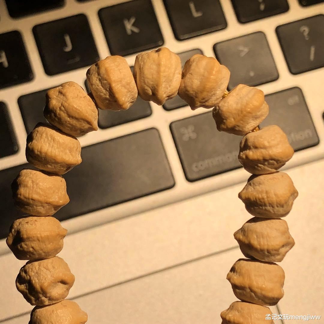 『』盘玩百香籽容易裂吗？到底应该如何盘玩百香籽？