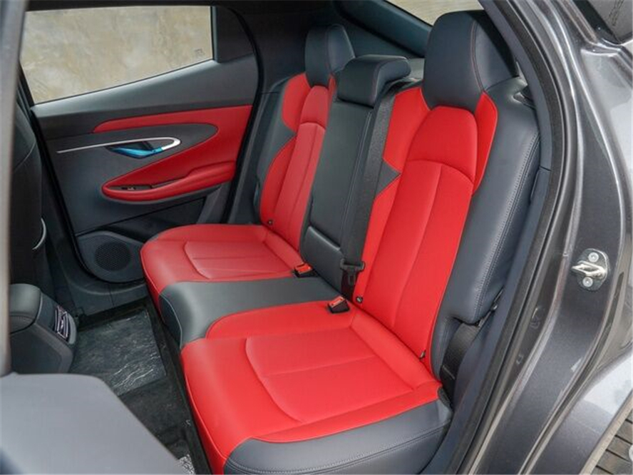 长安汽车■长安又出新“王牌”！比宝马X6还动感，1.5T怼出180马力，11.59万