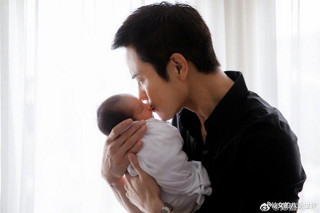 唐嫣|唐嫣刚澄清生的女儿，另一对明星夫妇就“官宣生子”，颜值也太高了