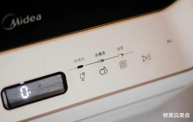 「小龙虾」还在为清洗小龙虾这种事而烦恼？教你一招，10分钟就能洗完2斤小龙虾